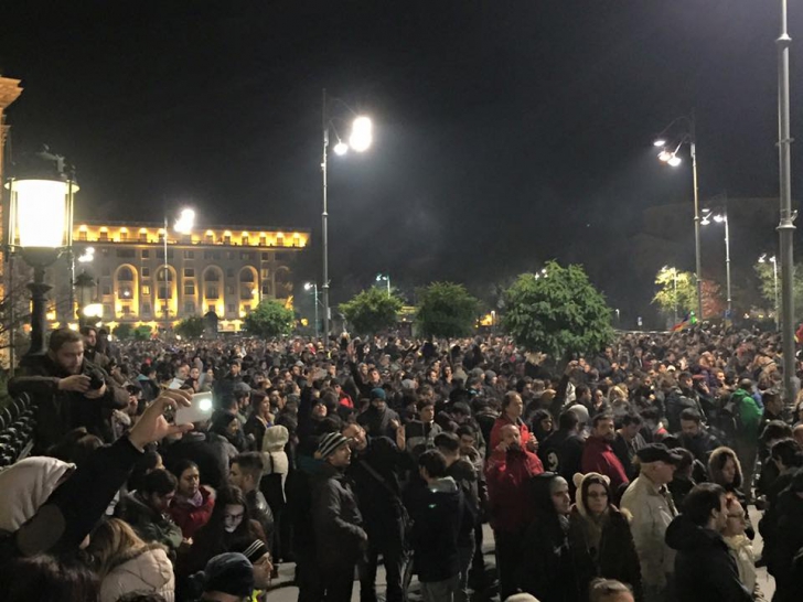 FOTO. Protestul din Capitală, după tragedia din club Colectiv. Trimiteţi IMAGINI 