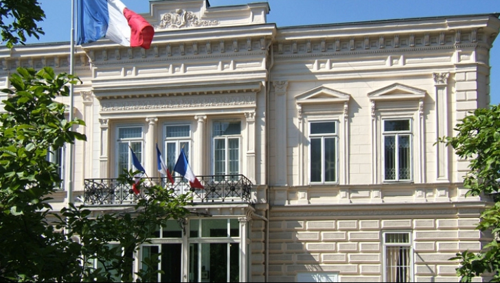 Atentate în Franța. Măsuri de securitate sporite la ambasadele şi consulatele din România