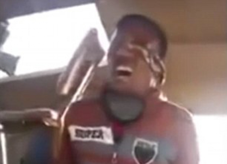 Reacția unui jihadist ISIS după ce a fost capturat de kurzi. Toți au început să râdă de el