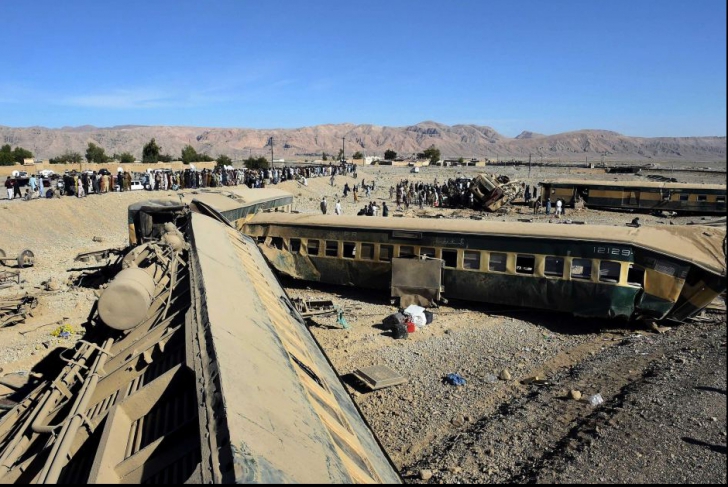 Tren deraiat în Pakistan: cel puțin 12 morți și peste 100 de răniți