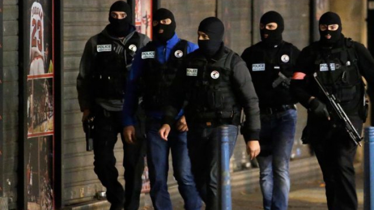 Asalt antitero la Paris: doi suspecți morți, o femeie s-a detonat. Teroriștii pregăteau un nou atac