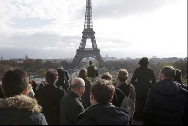 Atentate în Paris. Momentul de reculegere în Franța în memoria victimelor, surprins în imagini