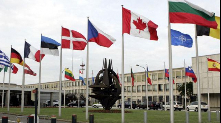 Oficial rus: Atentatele de la Paris ar putea schimba prioritățile NATO