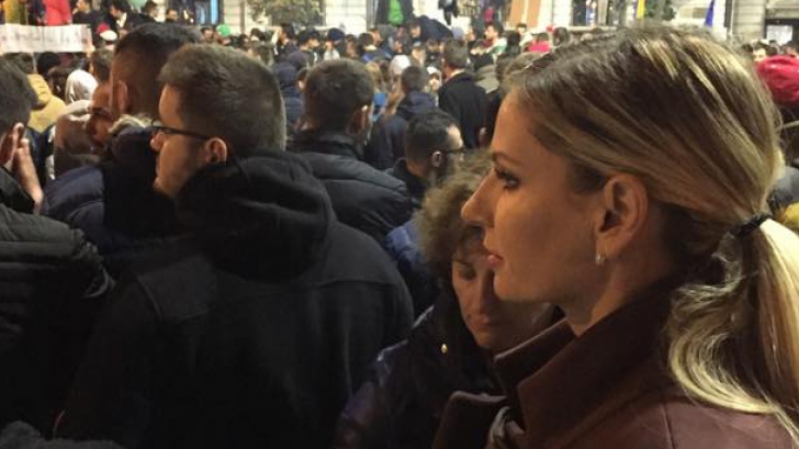 Gestul scandalos făcut de Andreea Bănică la protest! Fanii au "penalizat-o"