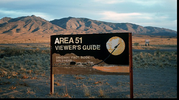 Un OZN gigantic a apărut chiar lângă ”Zona 51”. Oamenii sunt speriați. Cum arată