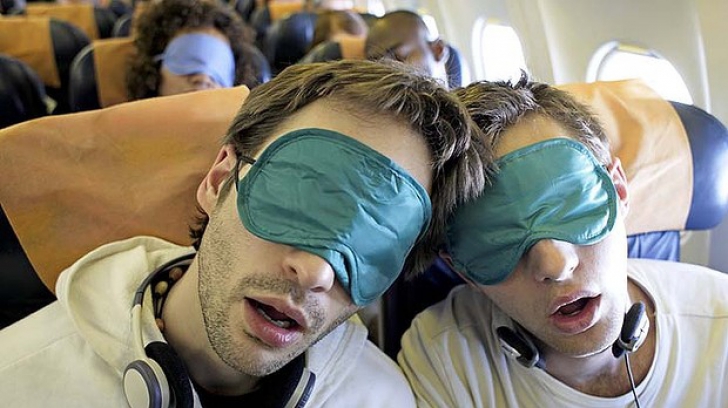 Pasagerii au adormit în timpul zborului. Când s-au trezit, au avut parte de surpriza vieţii lor