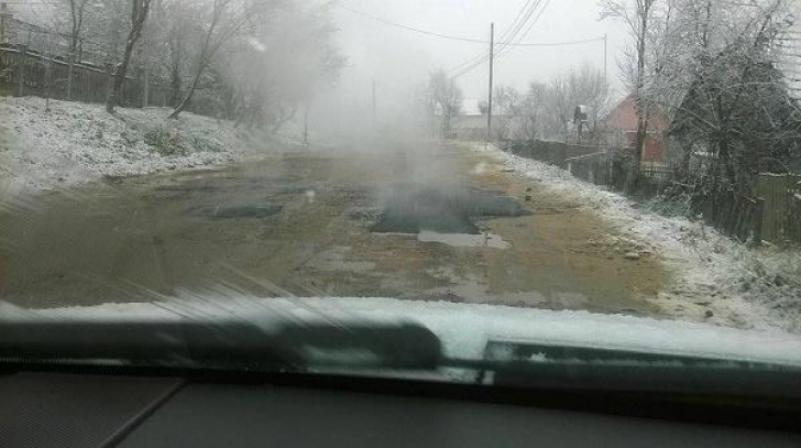 FOTO. În Cluj se asfaltează pe ninsoare