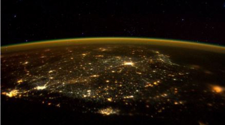 Un astronaut, uimit de obiectul văzut deasupra Pământului, în Spațiu. ”E OZN”. Cum arată