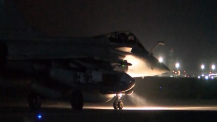 Aviația franceză a bombardat din nou fieful ISIS la Raqqa, în Siria