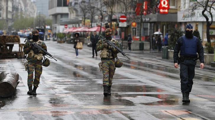 Atenţionare MAE pentru românii din Belgia. Armata, prezentă pe străzile din Bruxelles
