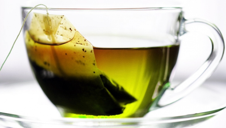 Ceaiul verde, mai sănătos decât cafeaua. Cum să-l bei ca să reduci colesterolul și să slăbești