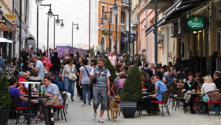 Iohannis a promulgat legea care interzice activitățile comerciale în imobilele cu risc seismic