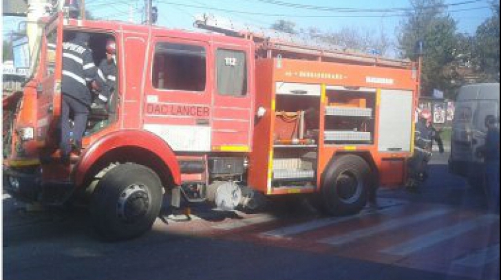 Un student din Iaşi a dat foc la camera din cămin. Un mort şi un rănit grav