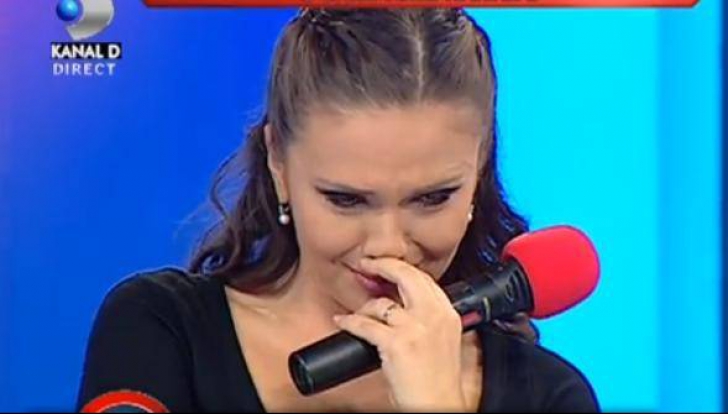 Cristina Siscanu, soţia lui Mădălin Ionescu, în cea mai deprimantă ipostază: cântă despre despărţire