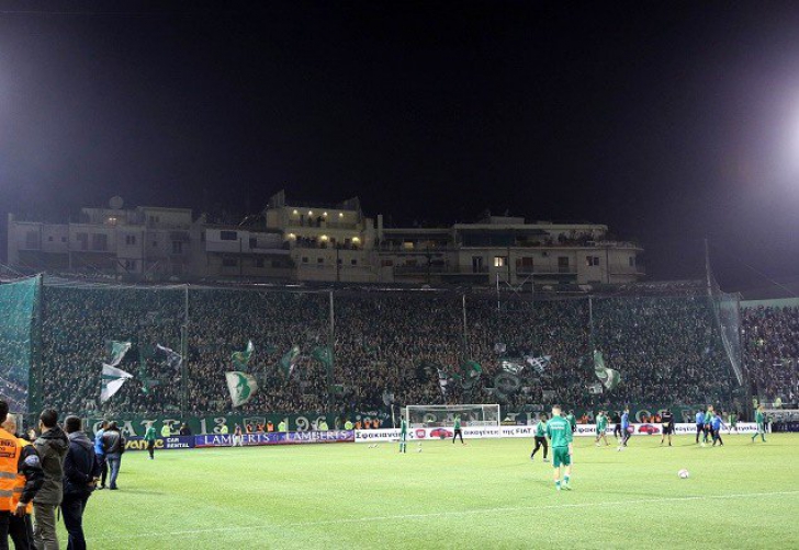 FOTO Derby-ul de fotbal din campionatul Greciei, anulat din cauza violenței 
