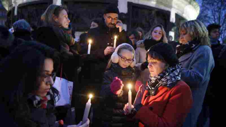 Mesaj cutremurător, după tragedia din Paris: "Mă rog pentru pace. Nu m-am mai rugat de mult"