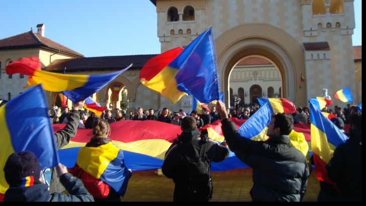 Ziua Națională a României: Sute de oameni au deschis festivitățile oficiale de la Alba Iulia