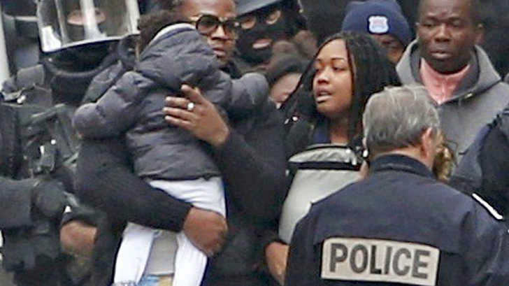 Halucinant. Ce au făcut o femeie și fiul său când au auzit focurile de armă din Paris