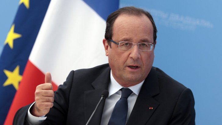 Hollande: UE va fi distrusă dacă nu îşi apără graniţele. Suntem în război cu jihadiştii 