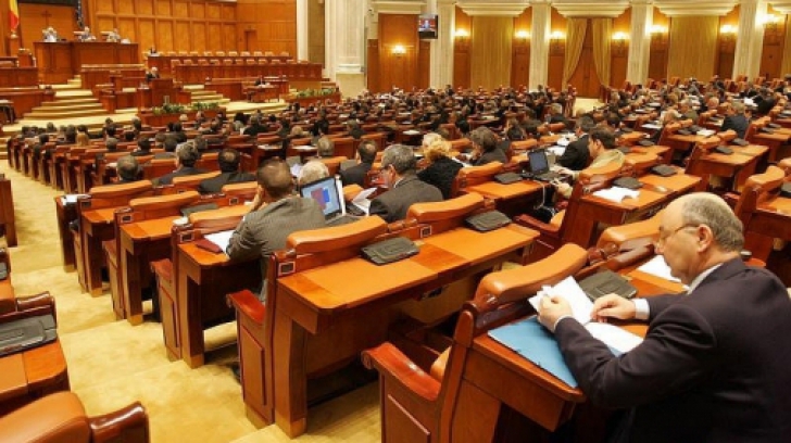 Legea bugetului, adoptată pe articole de Parlament. Câte amendamente au fost admise
