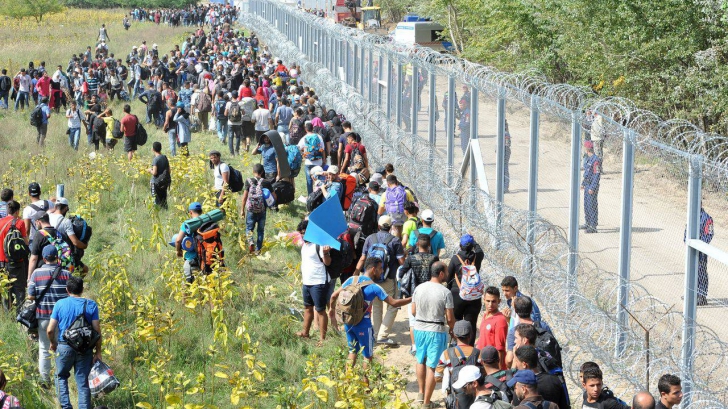 Criza imigranților. Ungaria acuză UE de "ipocrizie" pe tema construcției de garduri la frontiere 