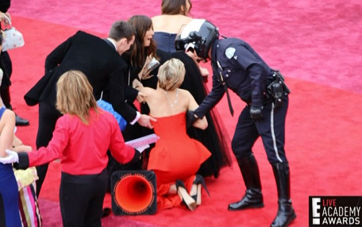 S-a făcut de râs în faţa tuturor: o celebră actriţă a căzut pe covorul roşu
