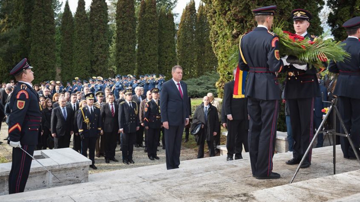 Iohannis, moment de reculegere în Slovacia: Ei sunt eroii!Mă înclin în fața sacrificiului lor suprem