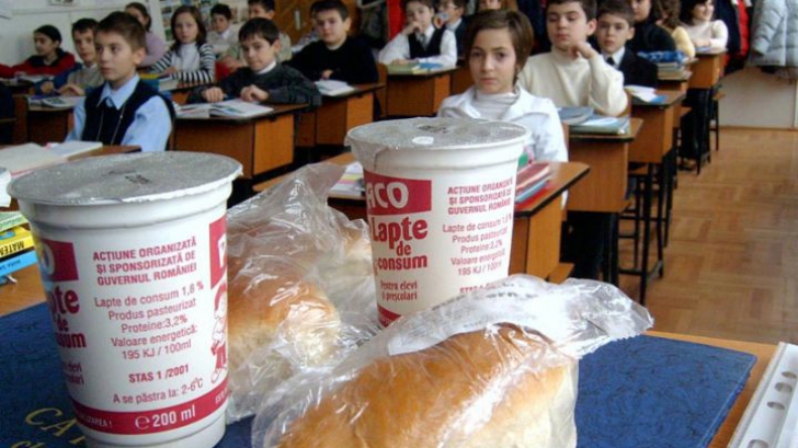 Biscuiţi expiraţi, distribuiţi la şcoală prin Programul Cornul şi Laptele