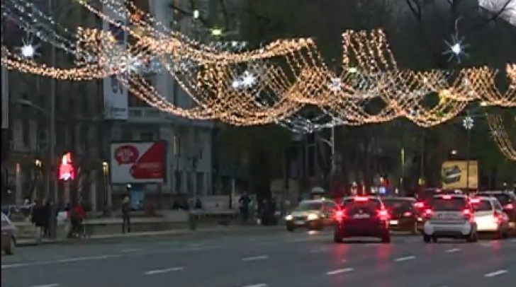 Lumini de sărbătoare în Capitală. Trei milioane de beculeţe decorează de luni Bucureştiul