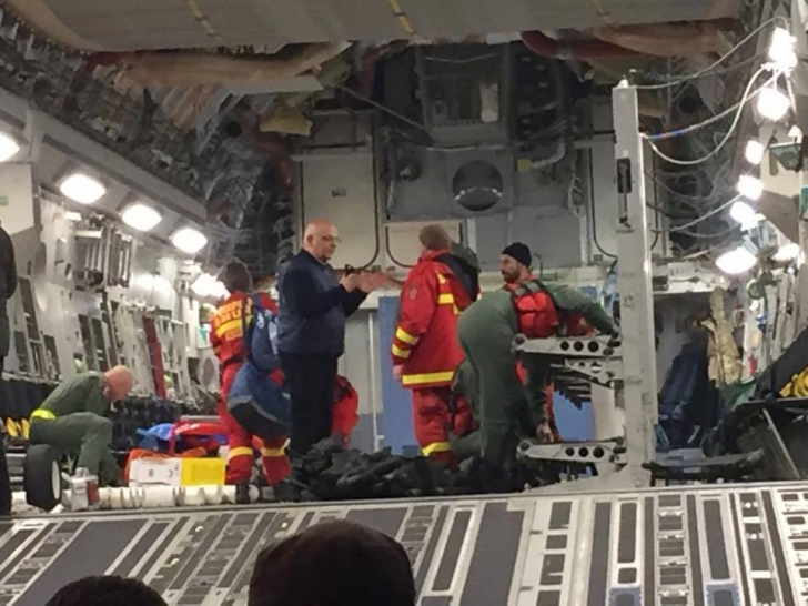 Cum arată în interior avionul NATO care a transferat în străinătate victimele din Colectiv