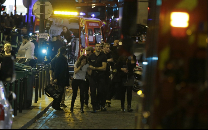Atentate la Paris: Autoritățile au descoperit un autoturism care ar putea fi implicat în atacuri