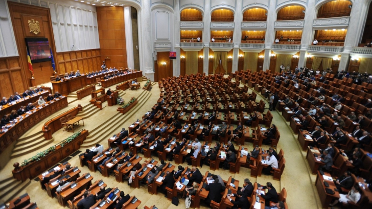 Cadou electoral. Deputaţii au votat majorarea salariilor bugetarilor cu 10%, de la 1 decembrie