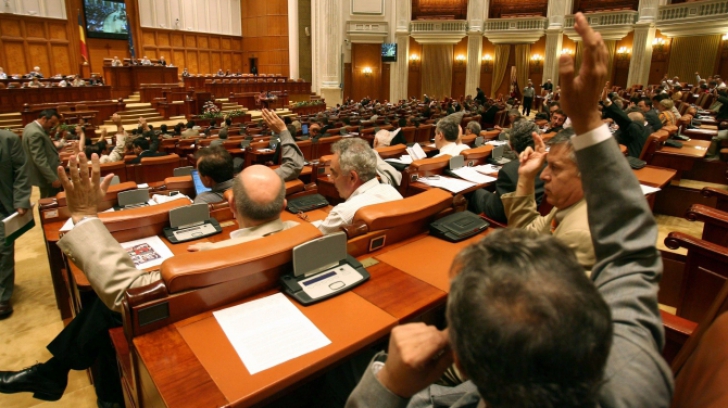 Legea privind pensiile speciale pentru aleşii locali, adoptată tacit de Camera Deputaţilor 