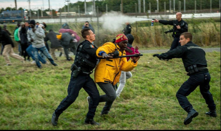 Criza imigranților. Ciocniri violente în Franța: 16 polițiști au fost răniți