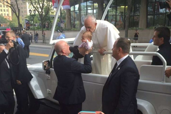 Miracol atribuit Papei Francisc: ce s-a întâmplat cu un bebeluş cu o tumoră pe creier