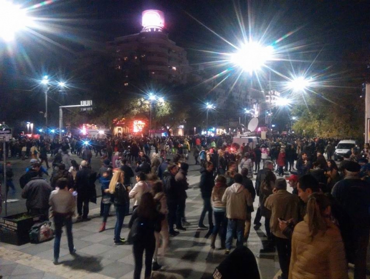 Protest în Capitală, după tragedia COLECTIV. 32.000 de oameni au ieşit, marţi, în stradă: "DEMISIA!"