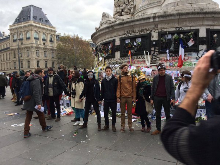 Protest cu mii de oameni la Paris. Poliţia a intervenit cu gaze lacrimogene. 100 au fost arestaţi