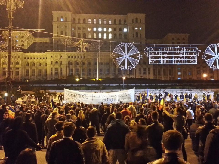 Proteste masive în România. 70.000 de oameni, în stradă: "Nu doar Guvernul, jos tot Sistemul" 