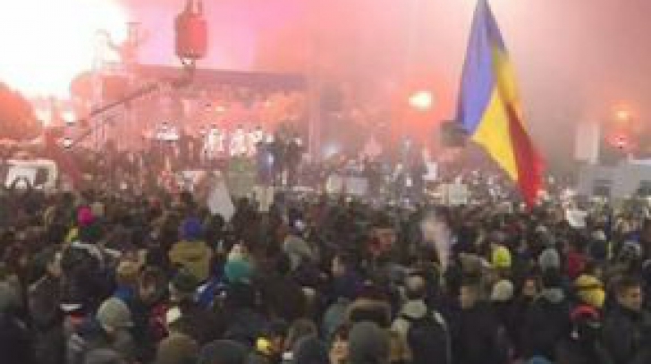 A patra seară de proteste! Mii de români s-au mobilizat în Capitală şi în marile oraşe