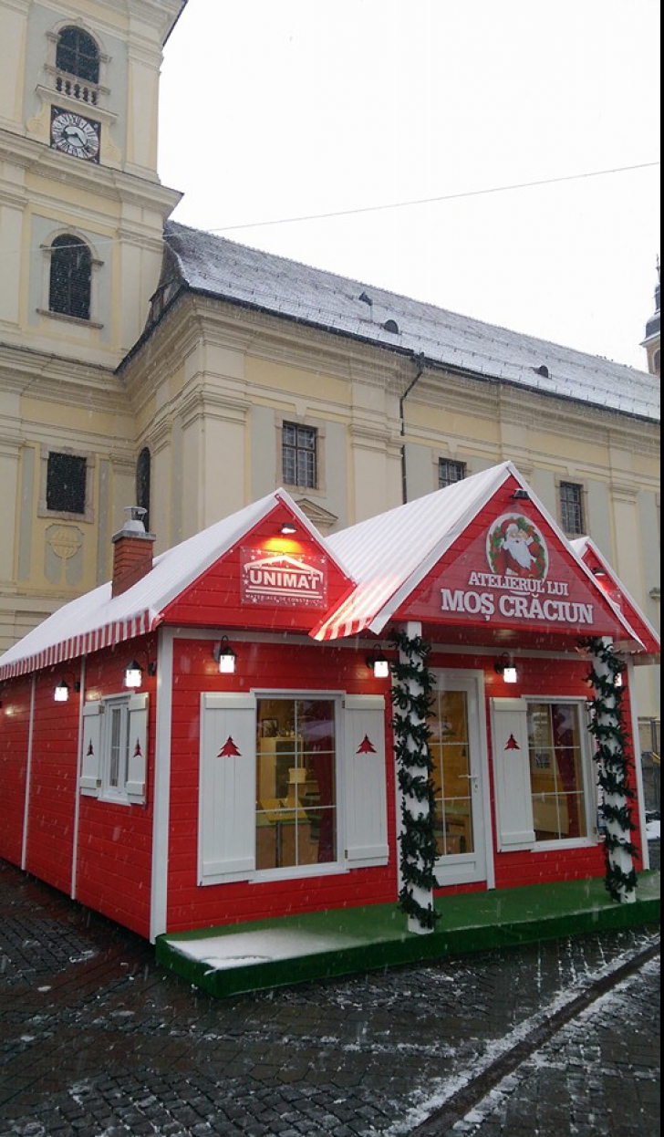 Ninge ca-n povești la Sibiu. Un strat subțire de zăpadă s-a depus, deja, pe străzi
