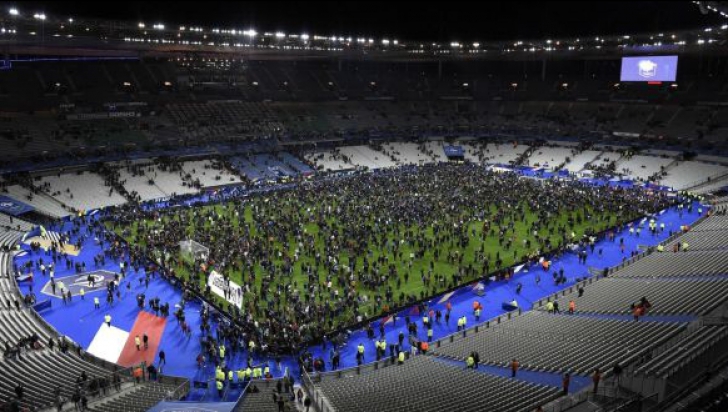 VIDEO. Cum au reacţionat spectatorii de pe Stade de France când au aflat despre masacrul din Paris