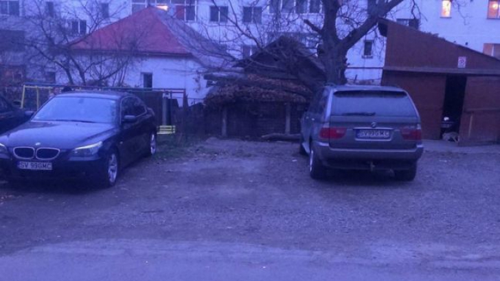 Tupeul unui şofer din Suceava: are două maşini cu plăcuţe identice. Poliţia, cu mâinile legate