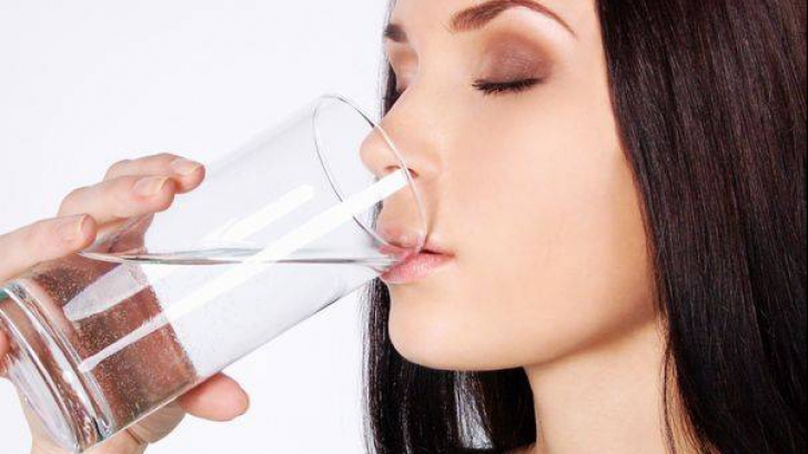 Avantajele consumului de apă minerală