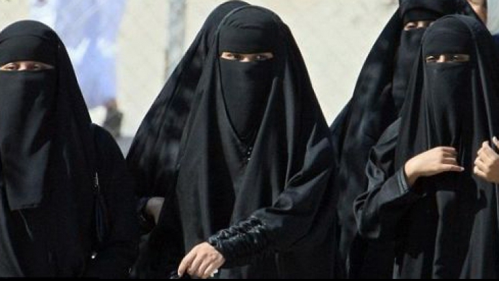 Femeile musulmane, amendă uriașă pentru purtarea vălului islamic, într-o regiune din Elveția