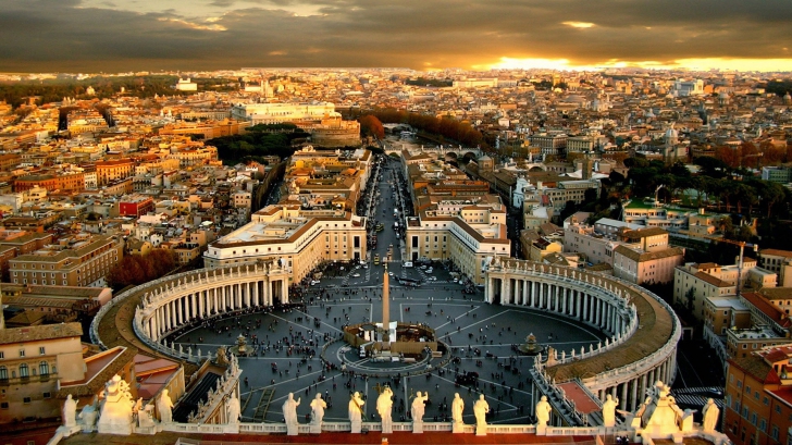 Cine sunt cele două persoane, arestate luni, care au divulgat informații secrete de la Vatican 