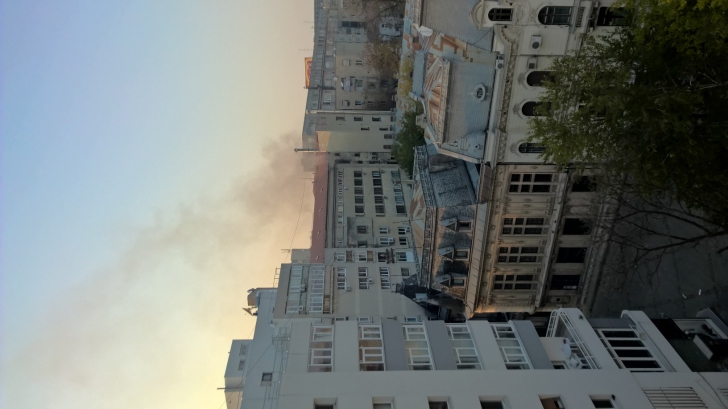 Incendiu în centrul Capitalei. Şase persoane au fost rănite 