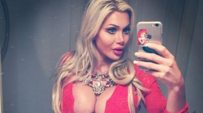 Modelul este Jesicca Rabbit