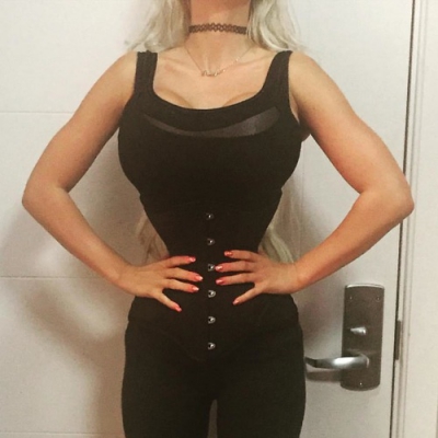 Modelul este Jesicca Rabbit