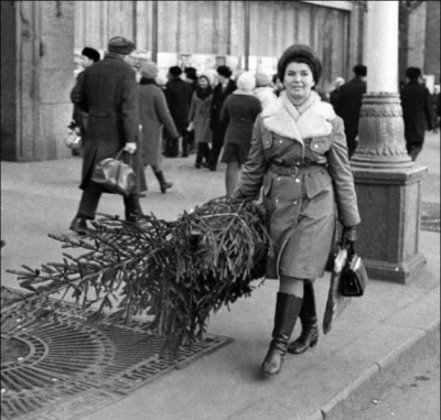 Cum era sărbătorit Revelionul în URSS. Ce chip de lider sovietic era imprimat pe ornamentele de brad