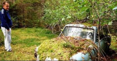 Ford-ul vechi, găsit sub frunze. Ce era înăuntru i-a schimbat viaţa
